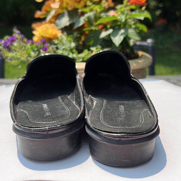 Like new Enzo Angiolini mules, black leather upper with patent accent. - Picture 7 of 7